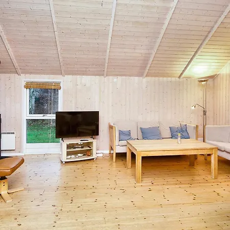 Three-bedroom In 1 Hojby