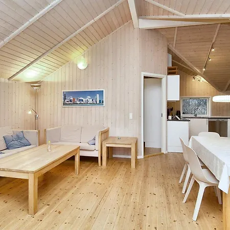 Holiday home Three-bedroom In 1