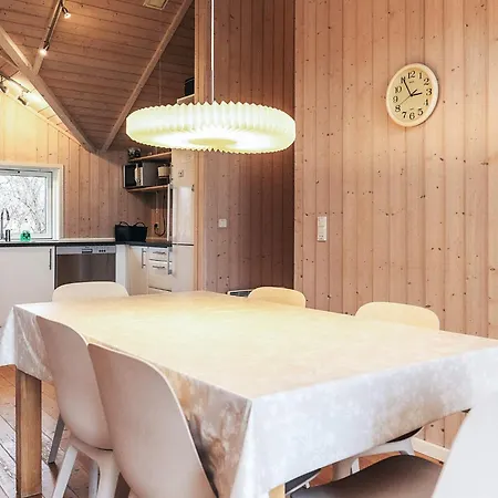 Three-bedroom In 1 Holiday home *