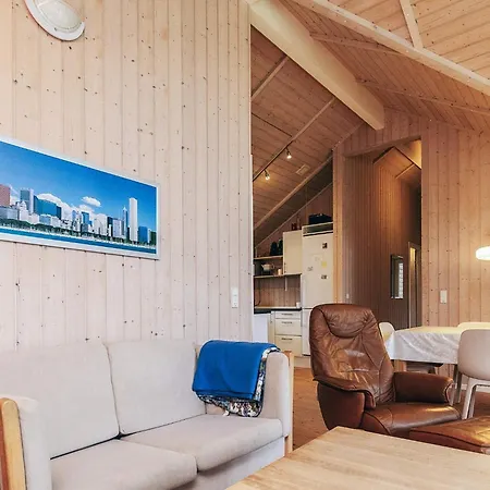 Three-bedroom In 1 Holiday home *