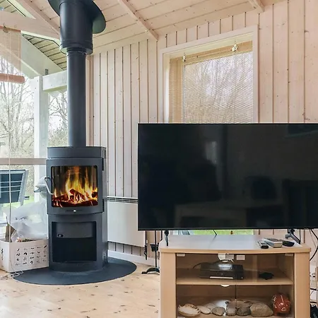 Three-bedroom In 1 Holiday home Hojby