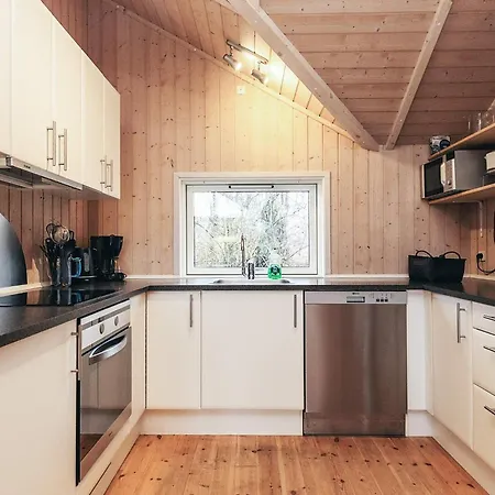 Three-bedroom In 1 Holiday home *