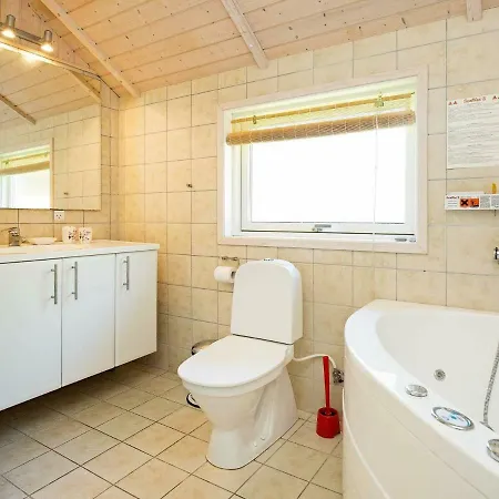 Three-bedroom In 1 Holiday home *